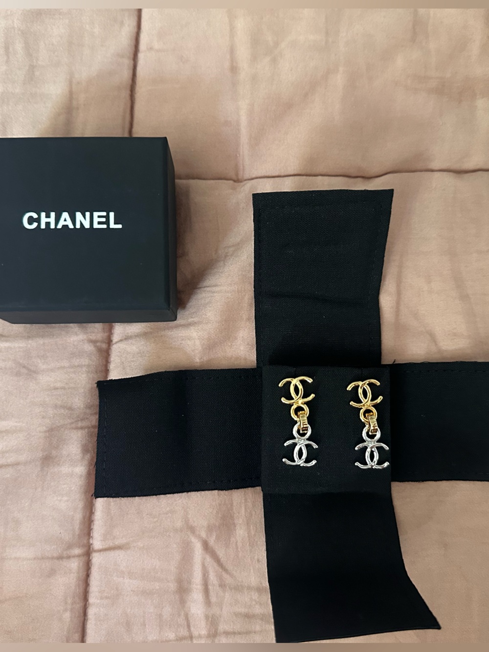 Chanel two tone cc drop earrings - Picture 2 of 8